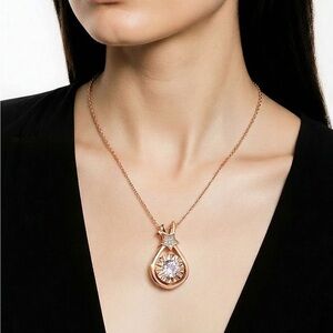NWT- ROSEGOLD Water Drop Rhinestone Star Accent Pendant Necklace